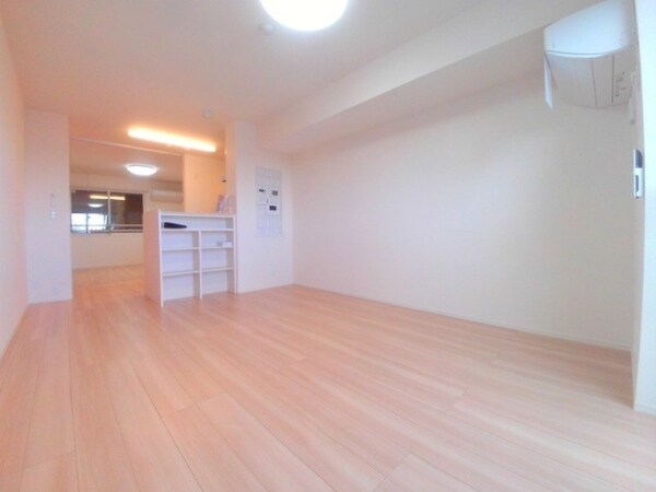 居室・リビング(同建物の別部屋写真です)