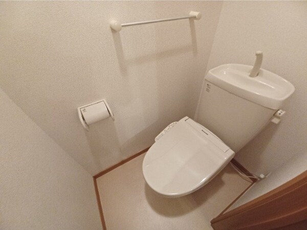 トイレ(同型参考写真)