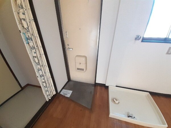 玄関(同タイプ部屋写真です。)