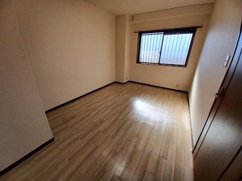 物件内観写真16　(同建物の別部屋写真です)