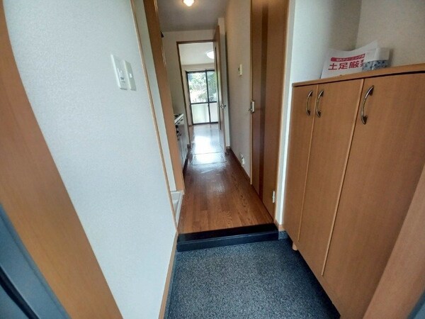 玄関(下駄箱付)