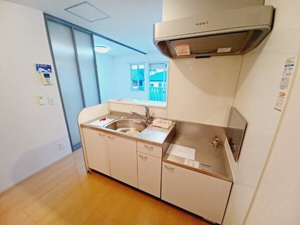キッチン(同物件別部屋参考写真)
