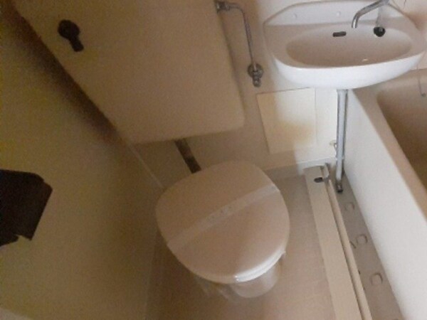 トイレ(同型参考写真)