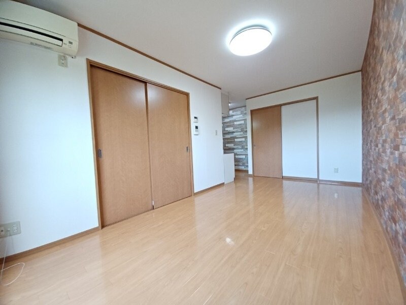 物件内観写真6　(同物件別室画像)