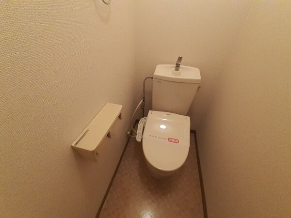 トイレ(同型、反転タイプの部屋写真です)