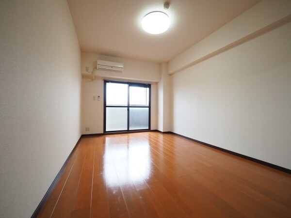 居室・リビング(同じ物件、別部屋の写真です)