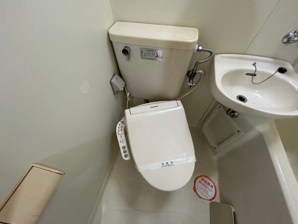トイレ(同型参考写真)