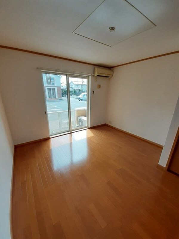 居室・リビング(同タイプ部屋写真です。)