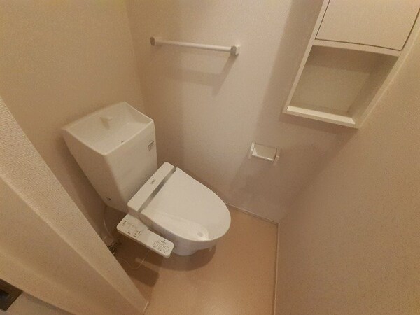 トイレ(同型参考写真)