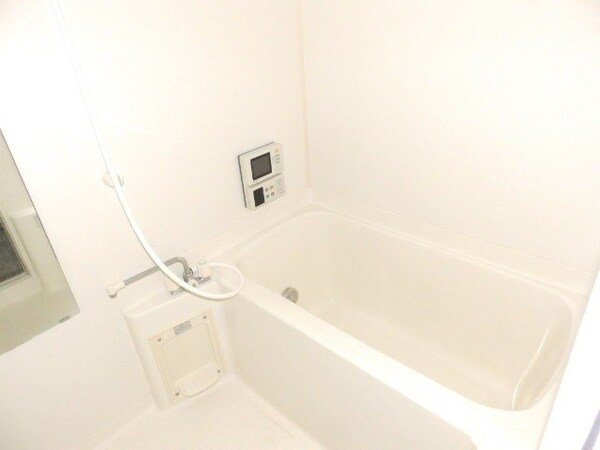 バス／シャワールーム等(同じ物件、別部屋の写真です)