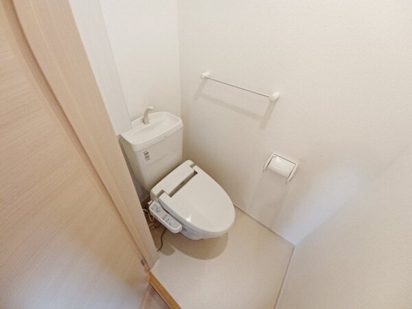 トイレ(同型参考写真)