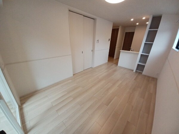 居室・リビング(別部屋反転写真です)