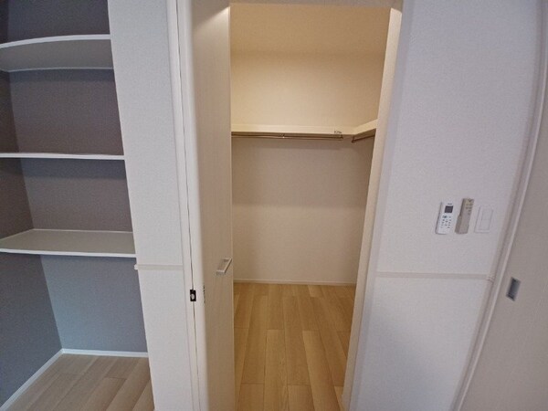 収納(別部屋反転写真です)