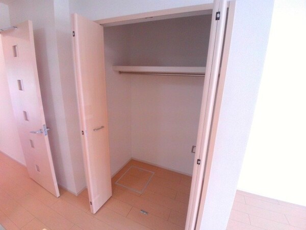 収納(同型反転写真)