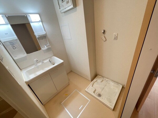 洗面所(同型参考写真)
