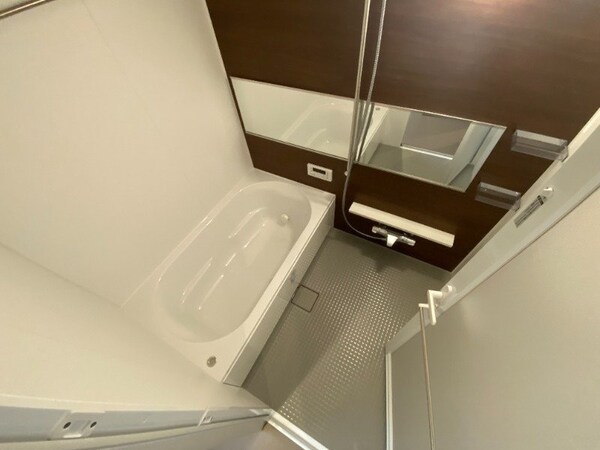 バス／シャワールーム等(同じ物件、別部屋の写真です)