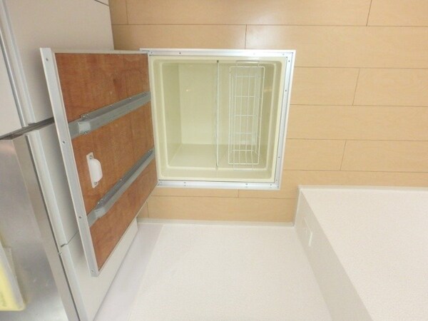 収納(同型反転タイプのお写真です)