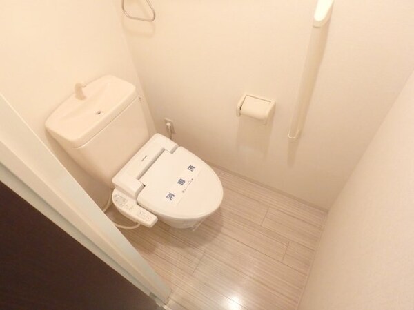 トイレ(同型参考写真)