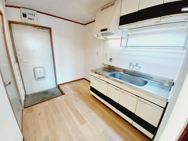 キッチン(同物件別部屋写真)