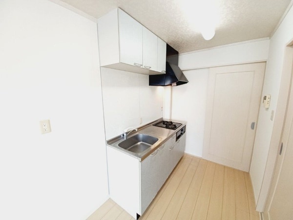 キッチン(同物件別部屋参考写真です。)