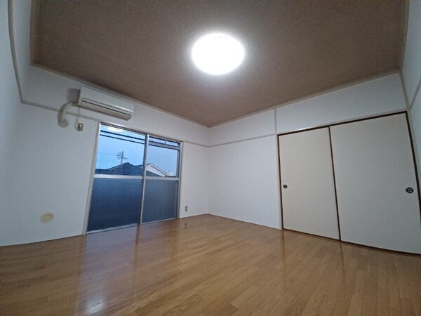 居室・リビング(同じ物件、別部屋の写真です)