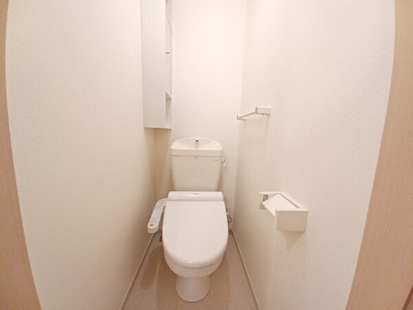 トイレ(同型参考写真)