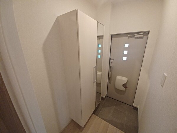 玄関(同型タイプの画像です)