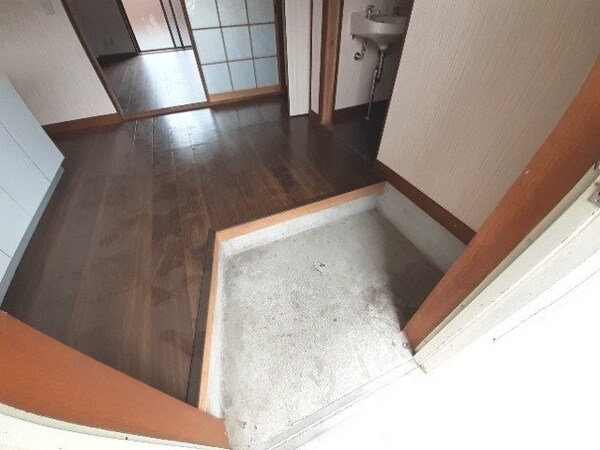 玄関(同物件別室写真)