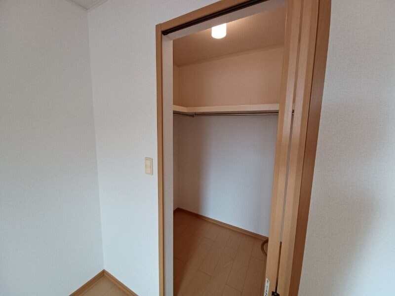 物件内観写真16　(同型別室のお写真です)