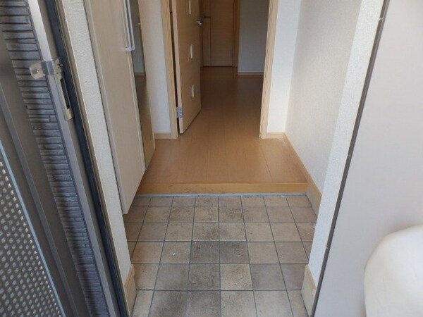 玄関(同タイプ部屋写真です。)