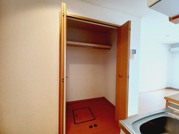 収納(同型参考写真)