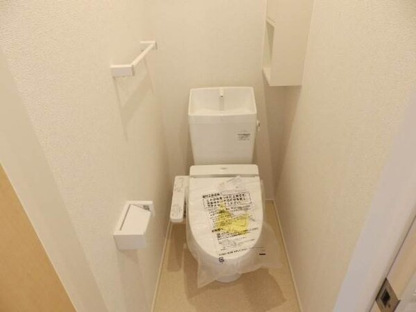 トイレ(同型反転タイプの画像です)