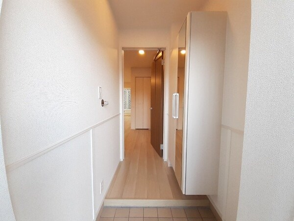 玄関(同型部屋写真です。)