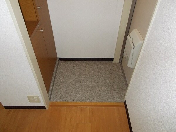 玄関(同タイプ部屋写真です。)