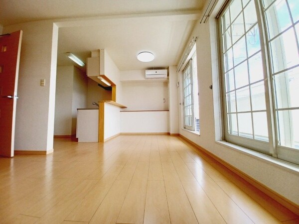 居室・リビング(同タイプ部屋写真です。)