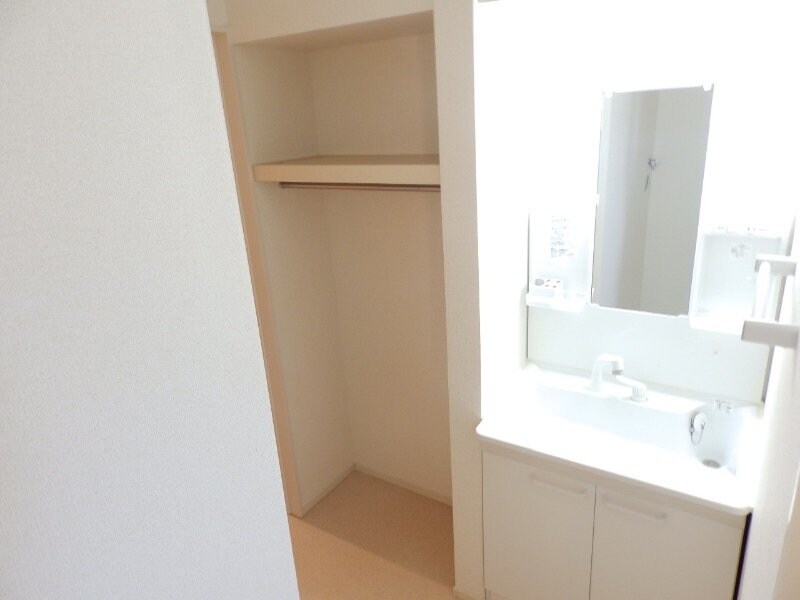 物件内観写真9　(別部屋反転参考写真)