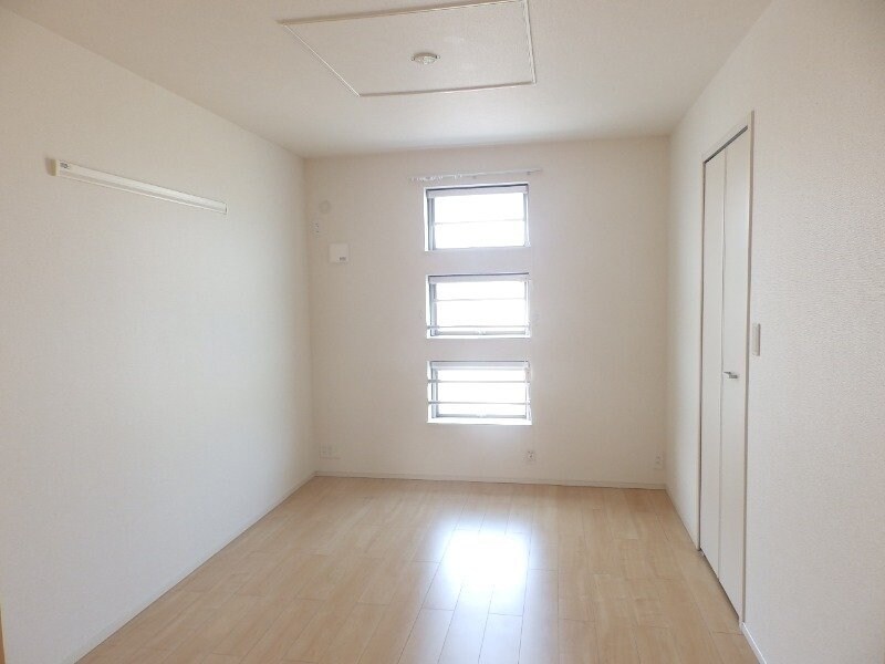 物件内観写真11　(別部屋反転参考写真)