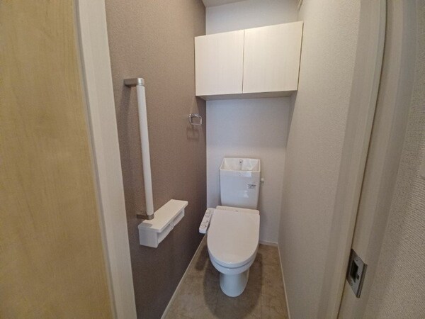 トイレ(同型参考写真)