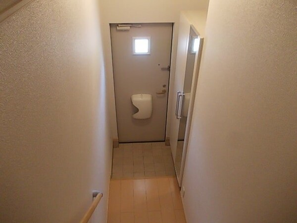 玄関(同型タイプの写真です。)