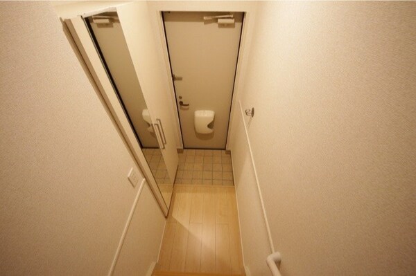 玄関(同型参考写真)