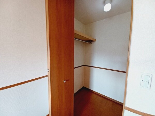 収納(同物件別室写真)