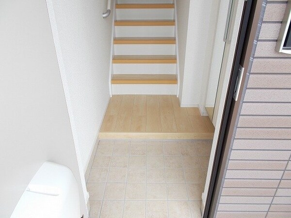 玄関(同タイプ部屋写真です。)