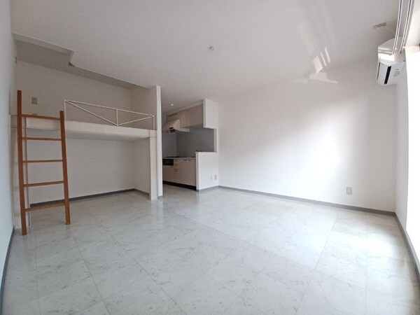 居室・リビング(同物件別室の画像です)