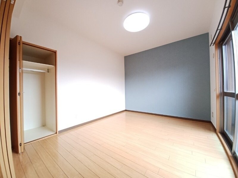 物件内観写真9　(同物件別部屋（反転）写真)