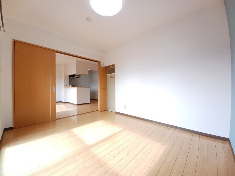 物件内観写真10　(同物件別部屋（反転）写真)