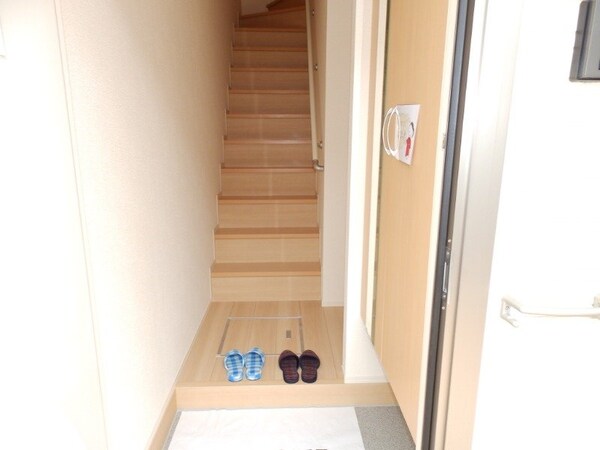 玄関(同型参考写真)