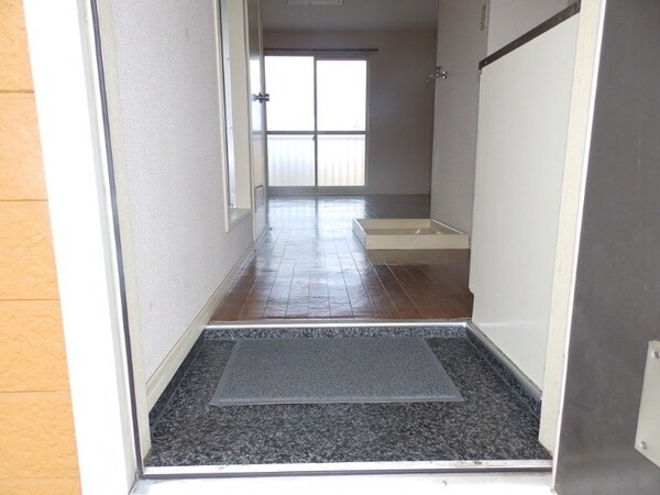 玄関(同タイプ部屋写真です。)
