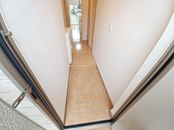 玄関(別部屋同型タイプです。)