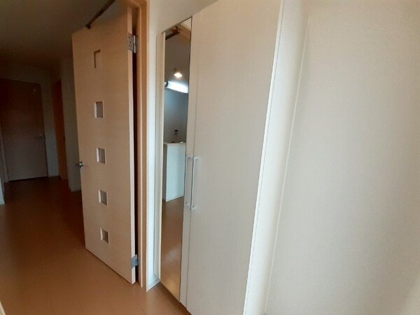 玄関(同タイプのお部屋の参考写真です。)