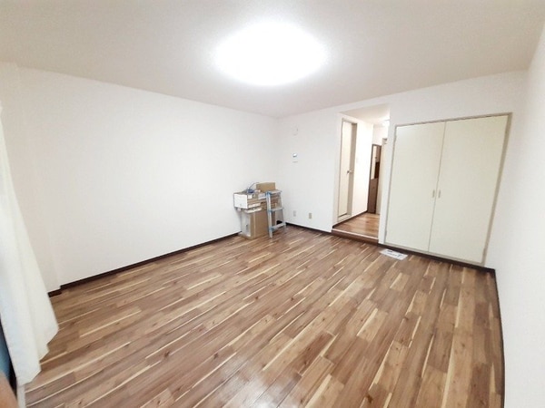 居室・リビング(同物件別室写真)